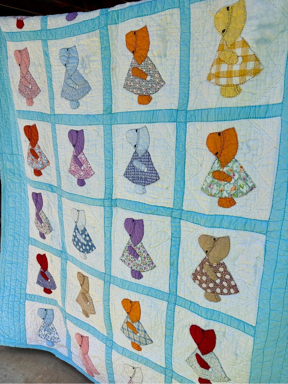 Vintage Sunbonnet Sue Quilt 62x75 - Hand Appliquéd & Quilted - Nursery Quilt